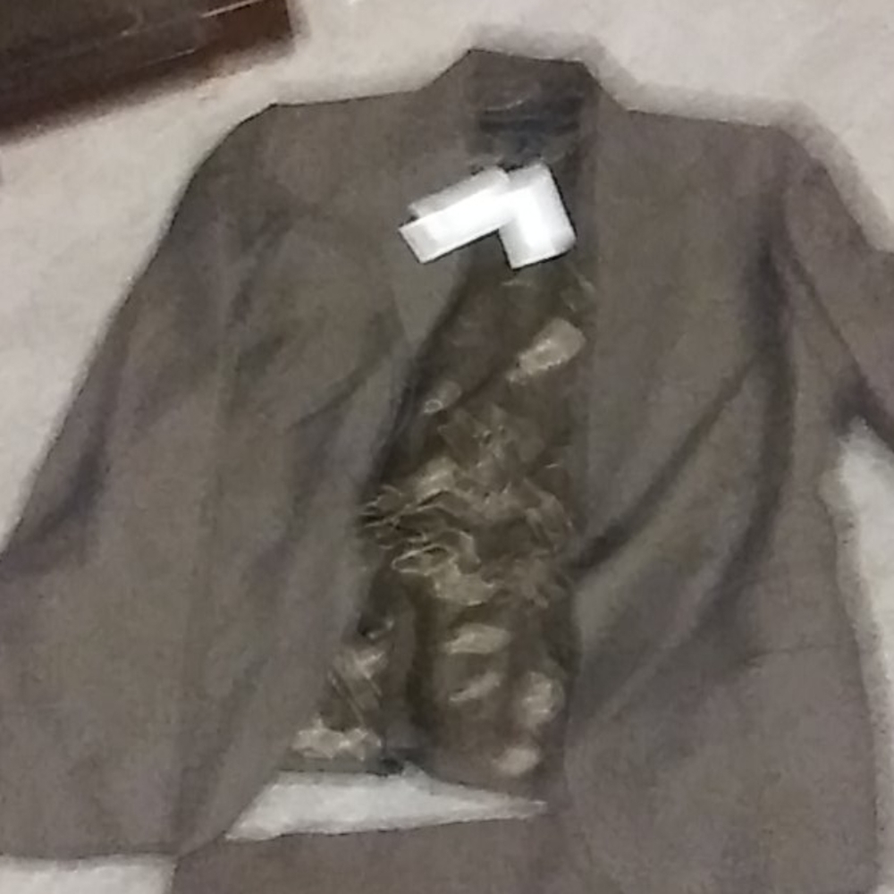 Suit - Picture 3 of 4